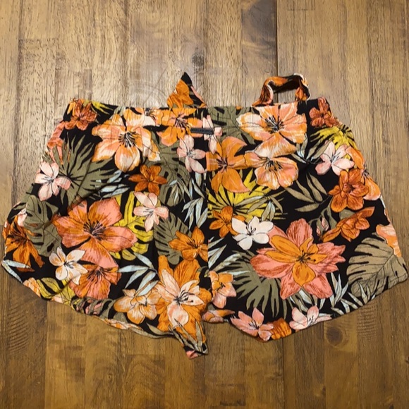 Billabong Shorts - Picture 4 of 4